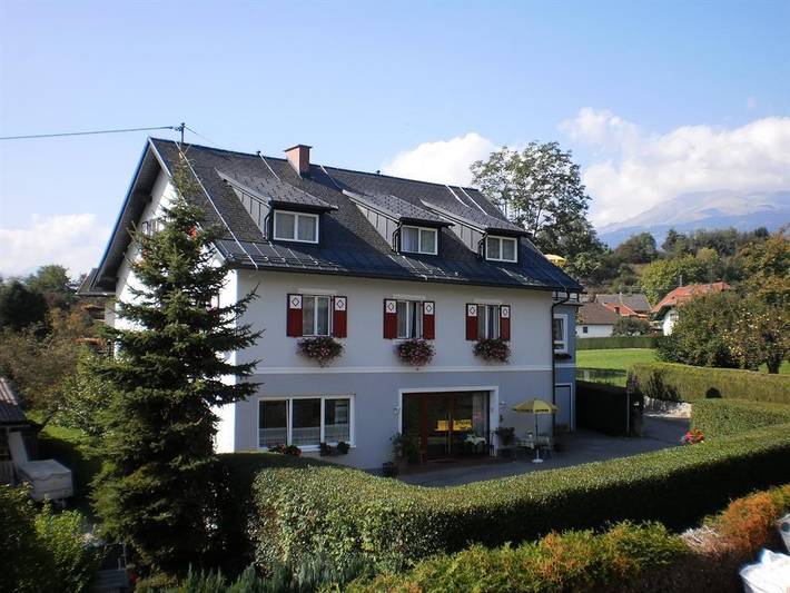 Pension für 3 Personen, mit Terrasse und Pool sowie Seeblick und Ausblick in Seeboden - 2