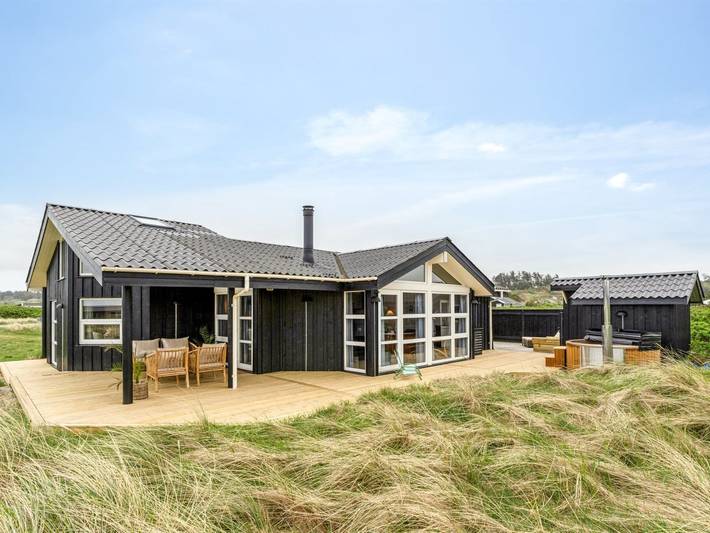 Feriehus for 6 personer, med terrasse, dyr tillatt i Lønstrup