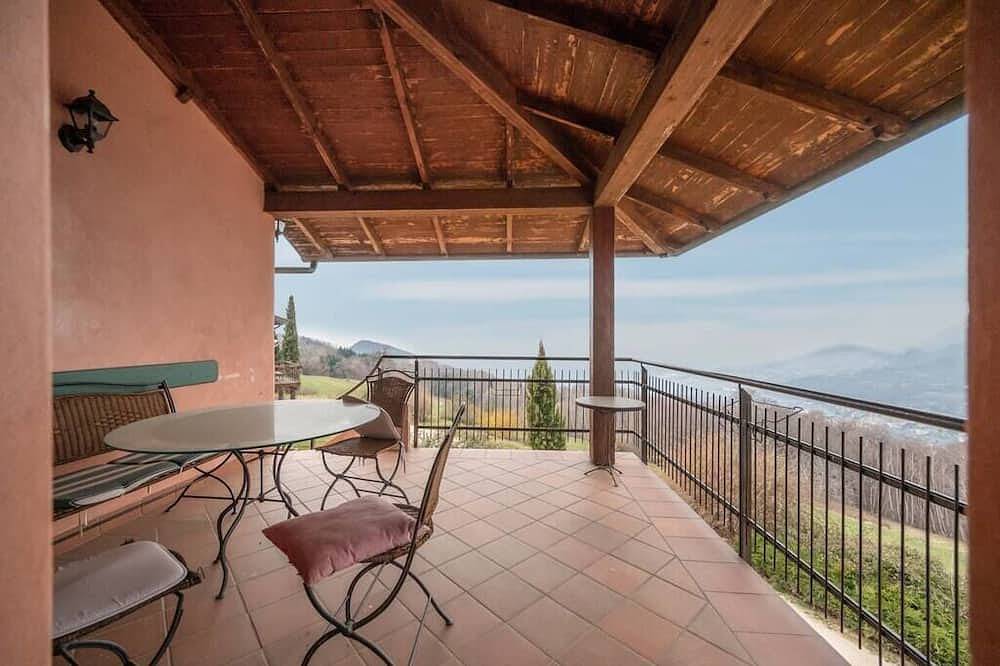 Villa Scala-Panorama-Ferienhaus in Caprino Veronese, Gardasee-Berge