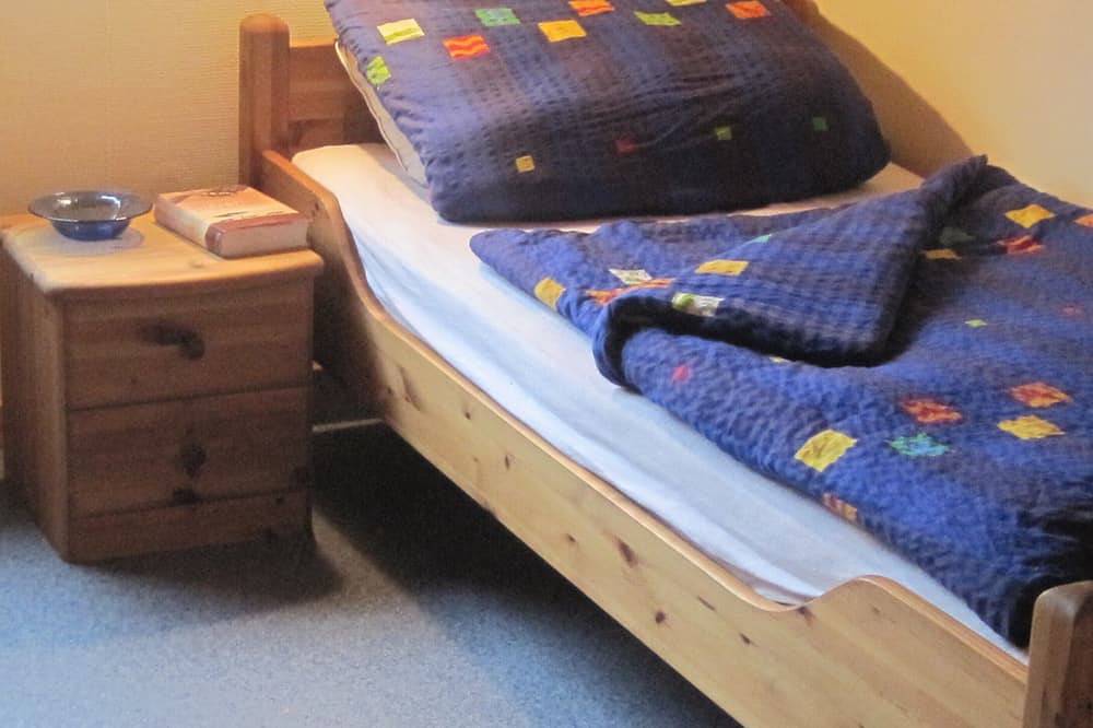 Schwedenhaus mit 2 Booten, 4 Schlafzimmern 2 Duschbädern am Useriner See in Badestrand Userin, Userin