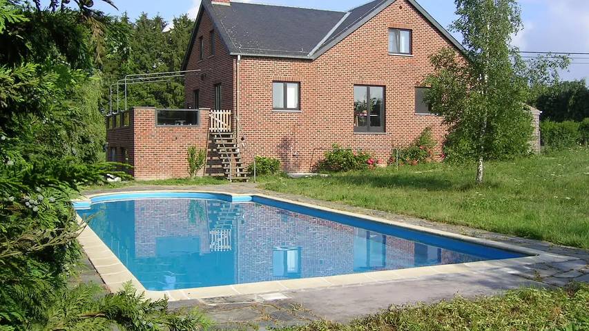 Vakantiewoning voor 7 personen, with zwembad and tuin as well as whirlpool and sauna in Beauraing
