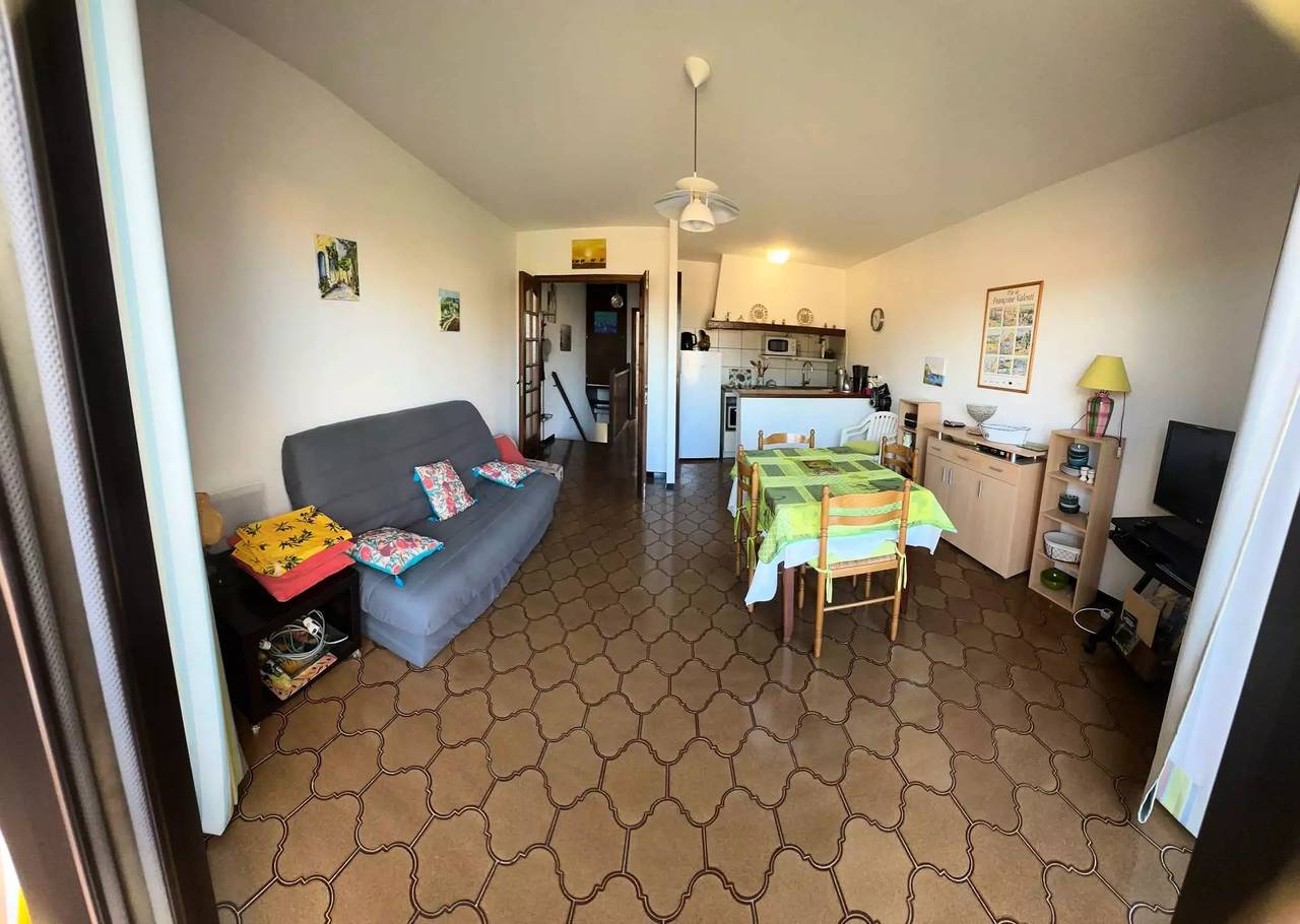 Appartement entier, Appartement à 100m de la plage avec 4 couchages in Le Brusc, Six-Fours-les-Plages