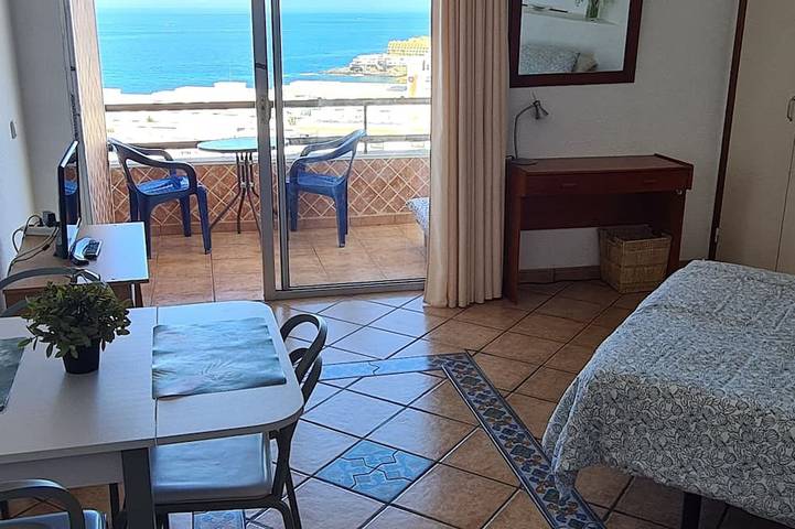 Appartement entier, Studio en front de mer avec Wi-Fi gratuit in Playa Paraíso, Adeje