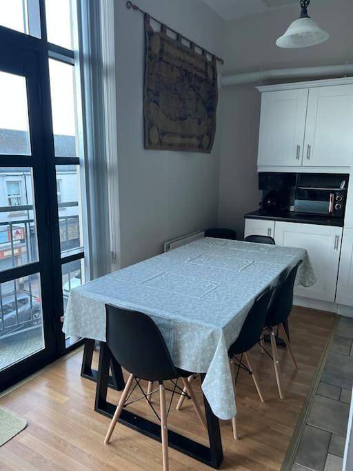 Entire apartment, Two-Bedroom Apartment in Newcastle (County Down), County Down