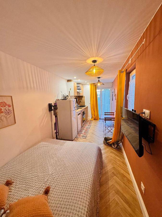 Gîte pour 2 personnes, avec jardin à Le Luc - 2