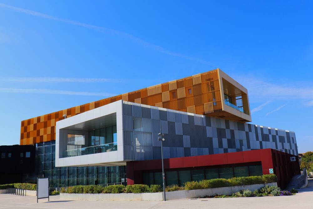 Entire apartment, Town center T2 any bright comfort and office! in Angoulême, Charente