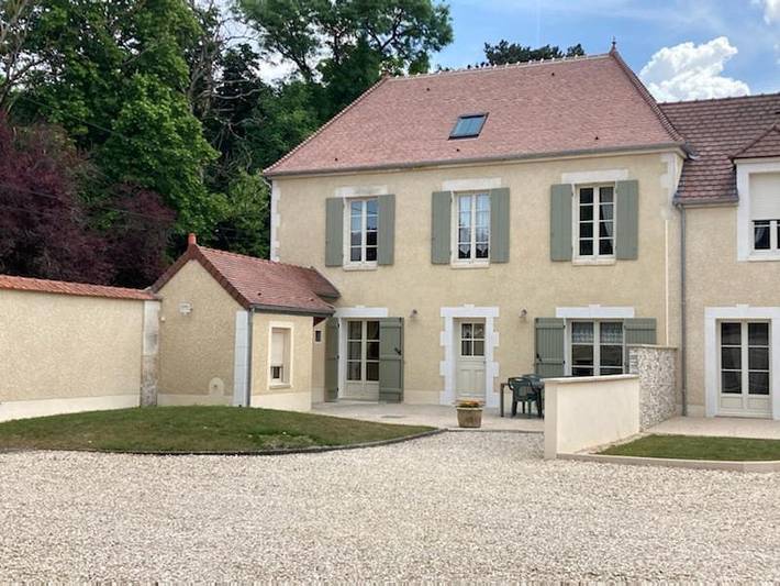 Location de vacances pour 5 personnes, avec jardin à Maligny