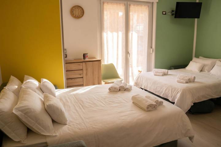 Appartamento intero, La Genzianella - Studio for 4 with Balcony & Ac in Andora, Riviera di Ponente