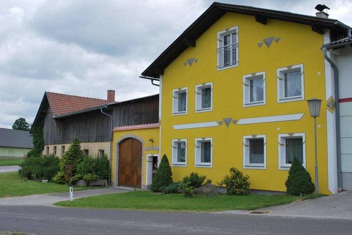Ferienwohnung für 2 Personen, mit Terrasse und Garten sowie Ausblick