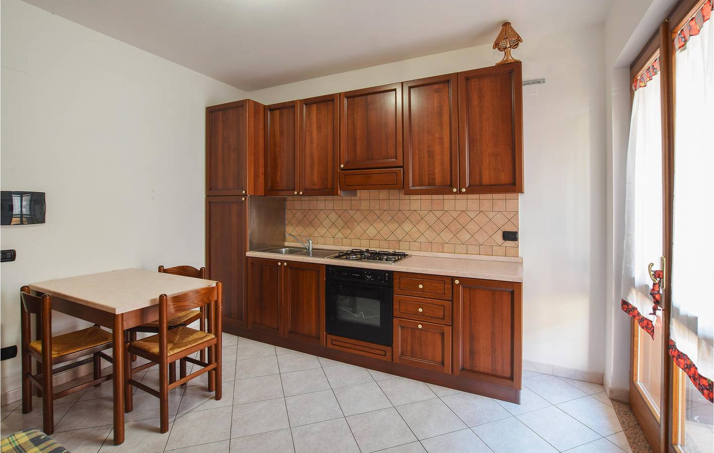 Ganze Ferienwohnung, Apartment mit Meerblick, Terrasse und Parkplatz in Ricadi, Vibo Valentia Provinz