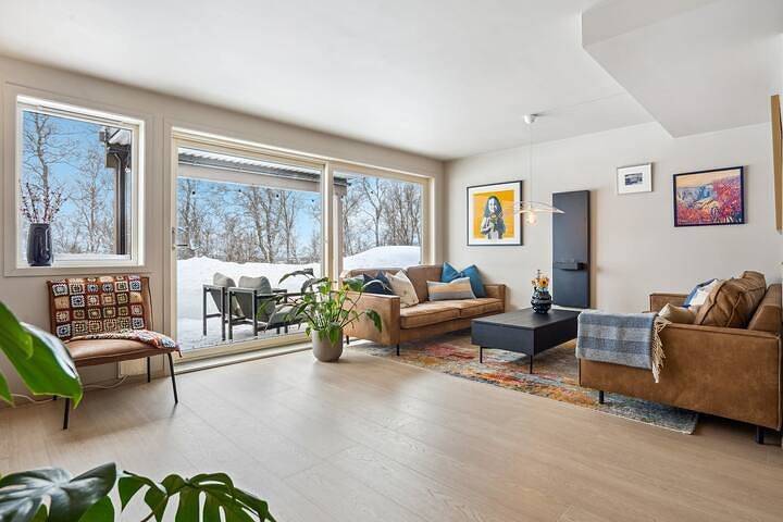 Location de vacances pour 4 personnes, avec vue sur l’océan ainsi que terrasse et jardin, adapté aux familles dans Tromsø