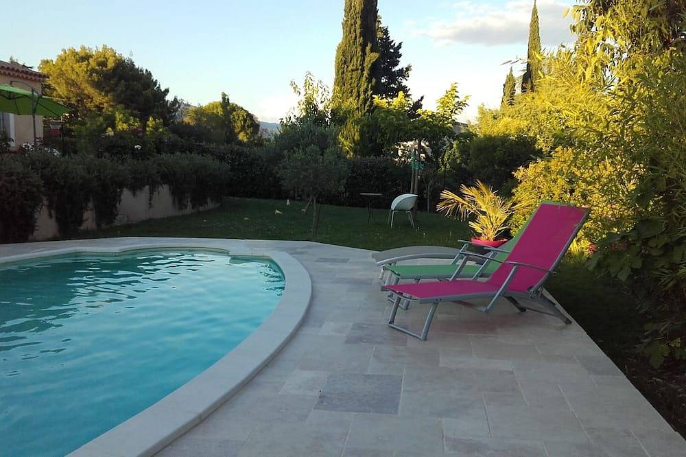 Villa mit Pool und Klimaanlage im Herzen des Luberon in Puyvert, Regionaler Naturpark Luberon