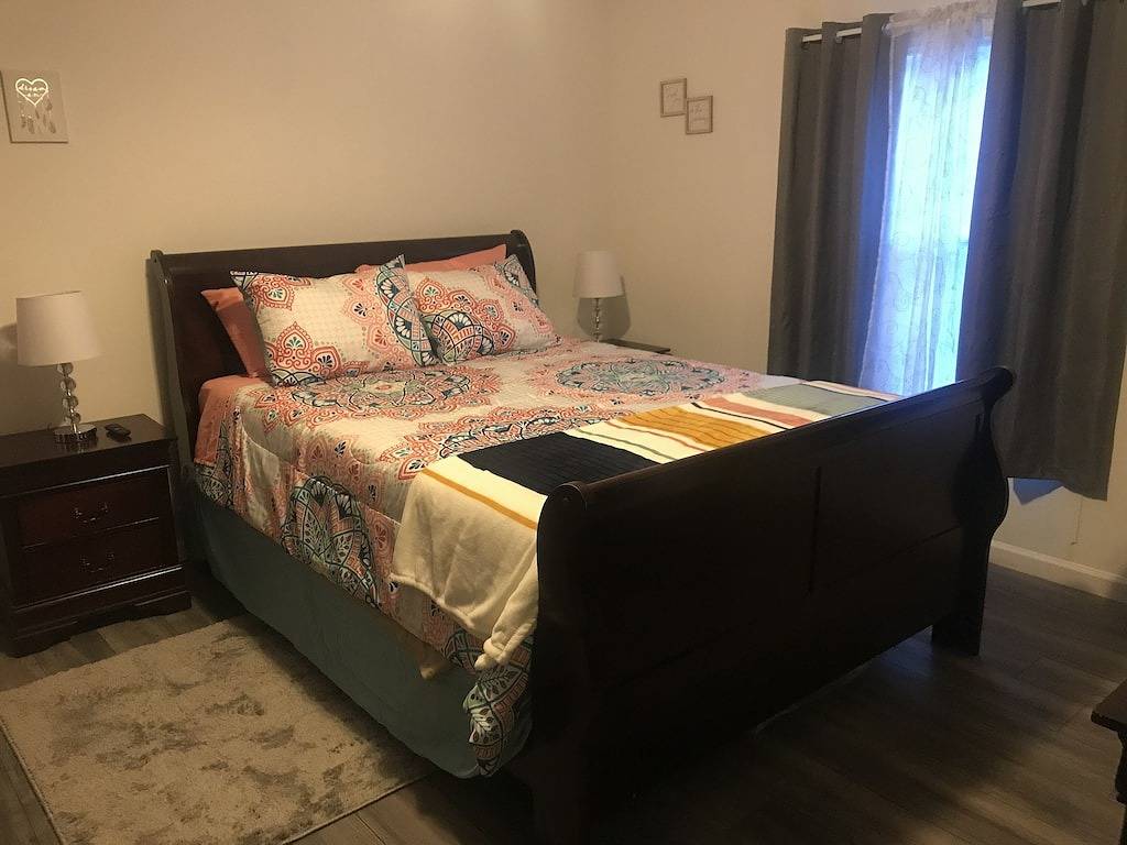 Cozy & Spacious Home minutes to Lake Gaston and 15 mins to South Hill in Lake Gaston