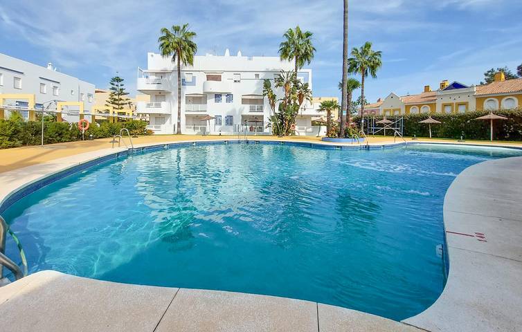 Modern Apartment with Pool and Parking - Close to Beach and Restaurants in Islantilla, Isla Cristina