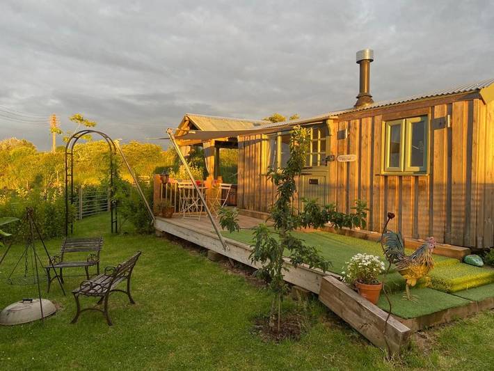Camping tent for 2 people, with Terrace and Garden as well as View in Somerset
