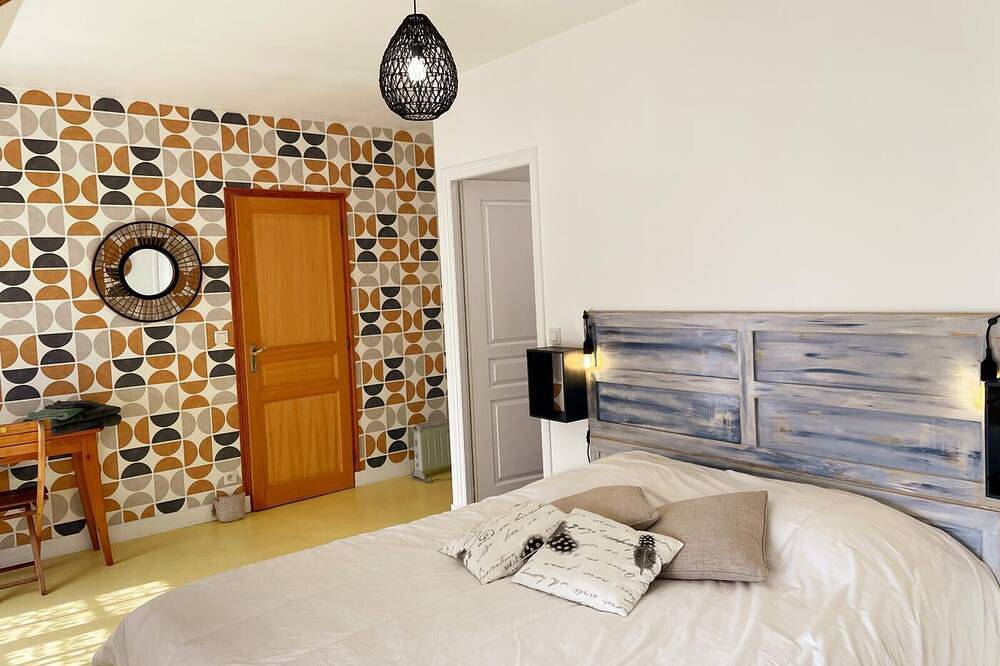 Comfortable cottage, 2 bedrooms, garden, near Blois & Chambord in Saint-Claude-de-Diray, Blois region