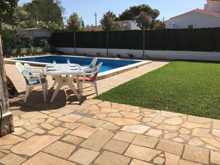 Location de vacances pour 6 personnes, avec jardin ainsi que piscine et terrasse, animaux acceptés dans Les Tres Cales - 3