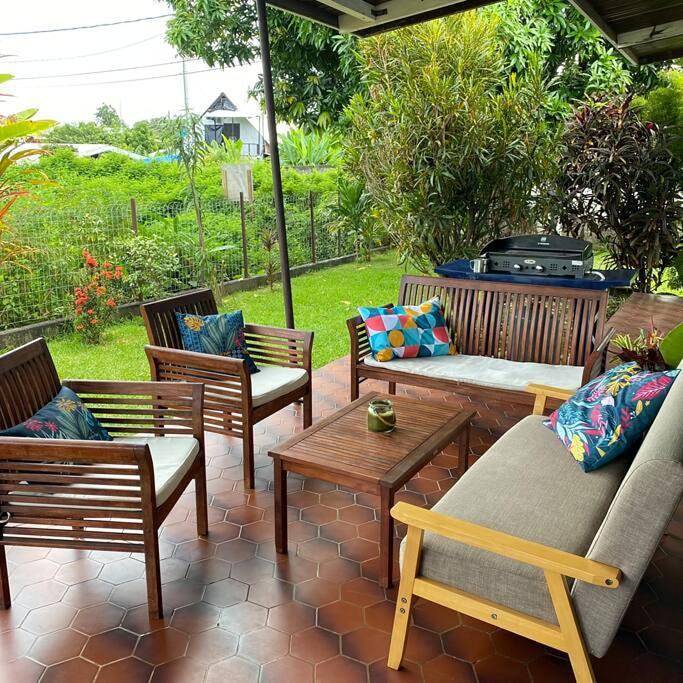 Villa pour 10 personnes, avec bassin pour enfant et piscine ainsi que jardin et vue dans Tahiti - 2
