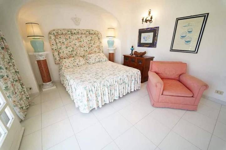 Appartement entier, Charming two-room garden apartment in villa with swimming pool with thermal water in Spiaggia della Chiaia, Forio