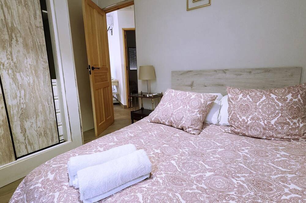 Entire apartment, V1 Casa Castillo Vut planta calle in La Adrada, Ávila Region