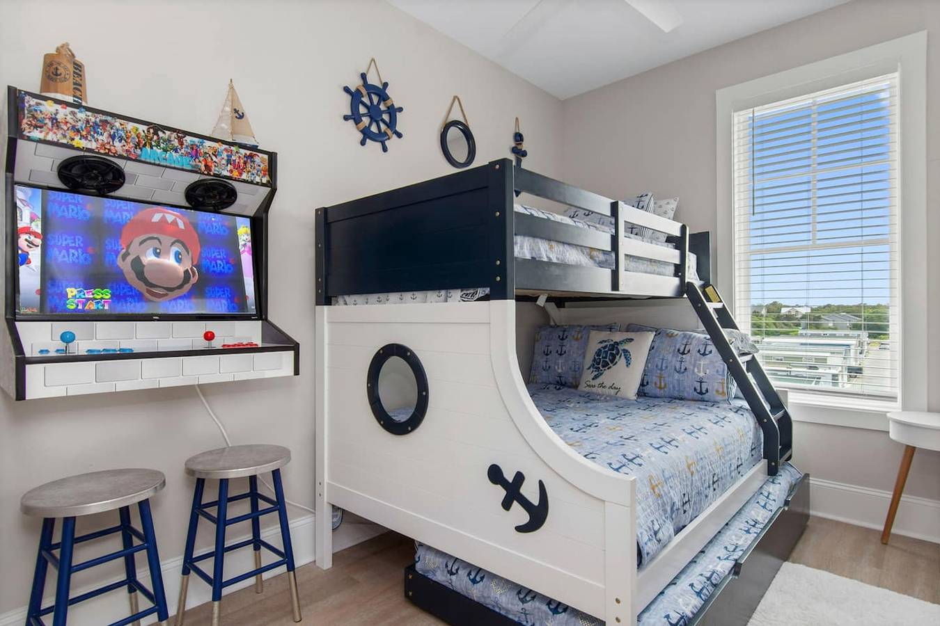 Ganze Wohnung, Luxury Beach Condo | 5 Min Walk to Beach & Shops! in Emerald Isle, Carteret County