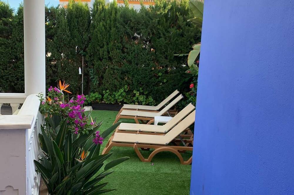 Villa with private swimming pool, parking and Bbq area 100 meters from the beach in Isla Canela, Ayamonte