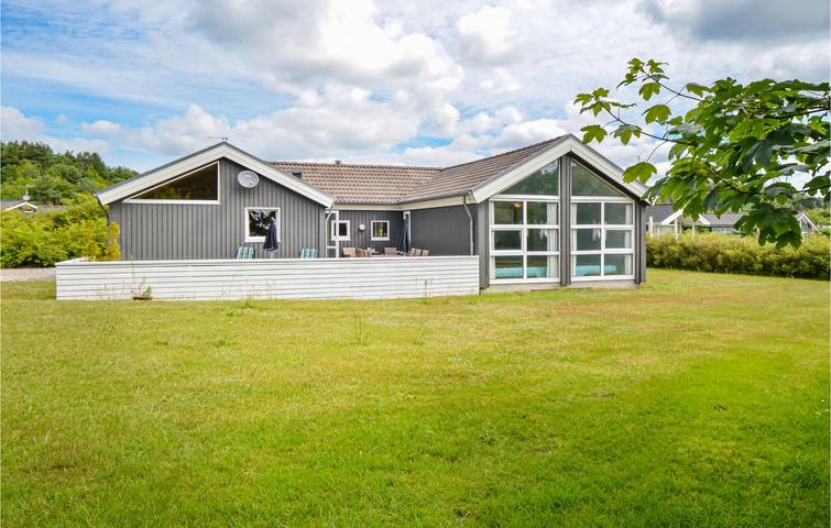 Ferienhaus für 6 Personen, mit Terrasse und Whirlpool sowie Sauna und Pool in Lyngsbæk Strand