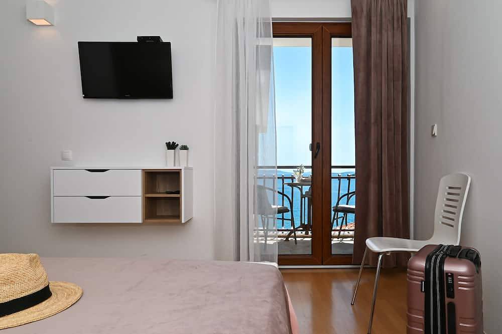 Ganze Wohnung, Schicke 125m2 Fewo in der Villa mit Pool, Strandnah, Meerblick, 5km vom Trogir in Seget Vranjica, Split-Dalmatien