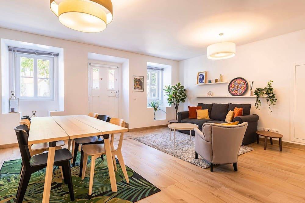 Apartamento inteiro, Apartment T1 75m2, 1 bedroom and patio Paço Arco in Paço de Arcos, Costa de Lisboa