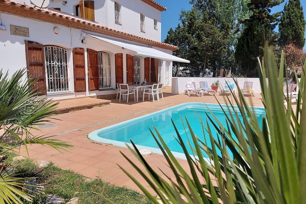 Villa con piscina privada a 50 metros de la playa wifi acceso ilimitado in Sant Martí d'Empúries, La Escala