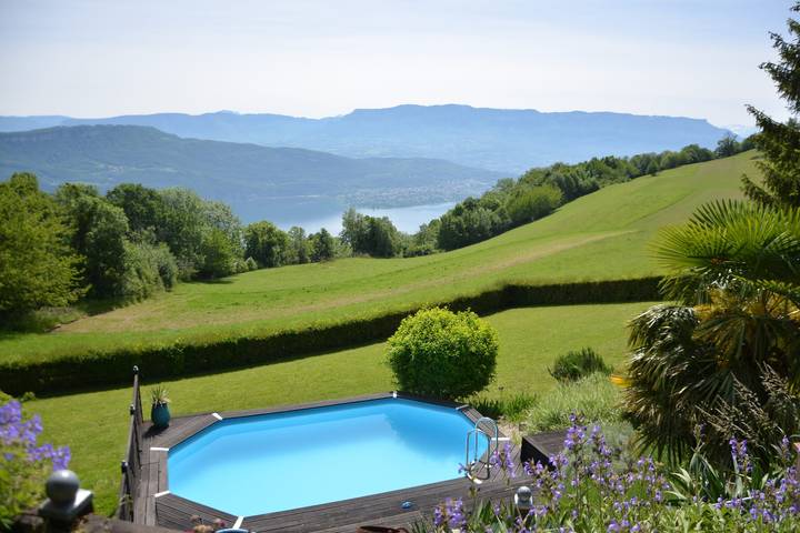 Maison de vacances pour 7 personnes, avec jardin ainsi que piscine et vue sur le lac dans Lac du Bourget