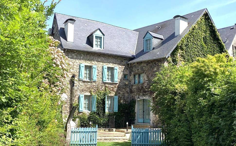 Double Room with Private Bathroom in Accous, Béarn