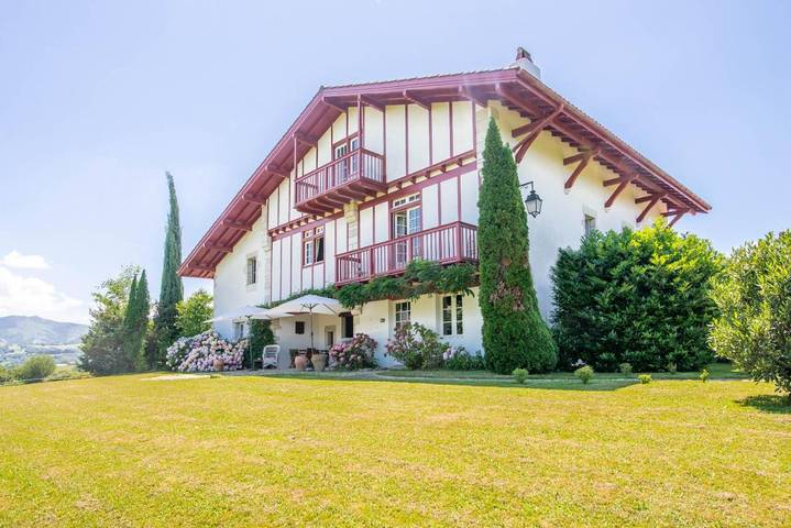Chambre d’hôte pour 2 personnes, avec Terrasse et Jardin ainsi que Piscine et Vue