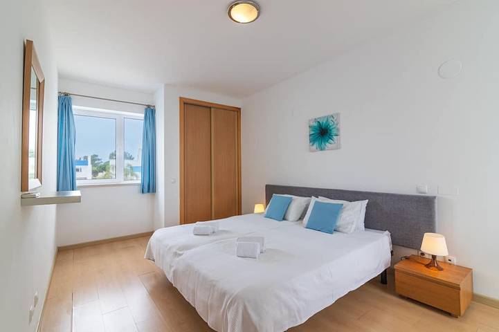 Ganze Wohnung, Maisonette-Penthouse-Apartment mit Meerblick und Pool - (brandneue Betten für 2019 !!) in Quarteira, Faro Distrikt