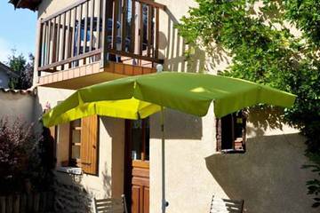 Gîte pour 5 personnes, avec jardin à Maringes