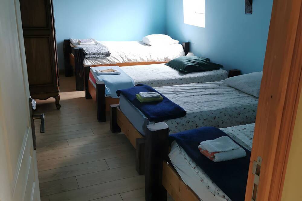 Holiday Home 'Le Crévy - Pavillon - 12 Pers' with Private Terrace, Private Garden and Wi-Fi in La Chapelle-Caro, Vannes region