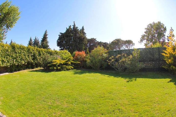 Location de vacances pour 3 personnes, avec Terrasse ainsi que Jardin et Vue à Sérignan-du-Comtat - 3