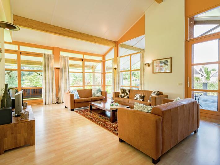Vakantiehuis voor 6 personen, with Balkon and Terras as well as Tuin and Zwembad in Biddinghuizen