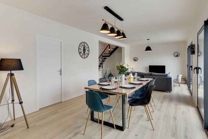 Location de vacances pour 10 personnes, avec terrasse ainsi que jardin et piscine à Roscoff - 2