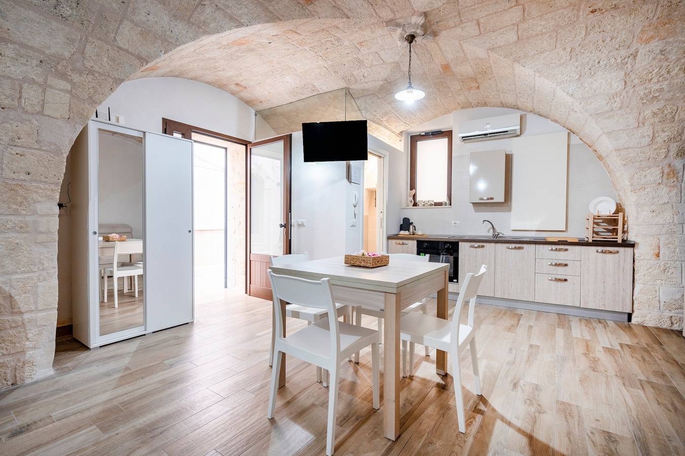 Appartamento intero, Appartamento 'Casa Sardella, Nel Centro Storico' con Wi-Fi e aria condizionata in Monopoli, Provincia di Bari
