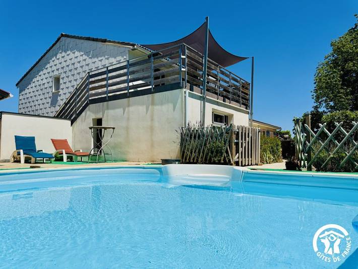 Gîte pour 4 personnes, avec Terrasse et Piscine