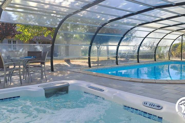 Location de vacances pour 6 personnes, avec Jardin et Piscine à Montdurausse
