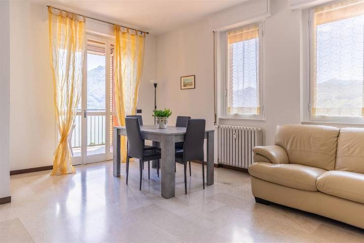 Ferienwohnung für 5 Personen, mit Terrasse und Seeblick sowie Ausblick