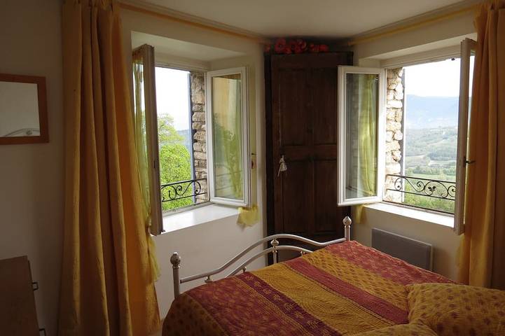 Location de vacances pour 6 personnes, avec jardin et terrasse à Caseneuve - 4