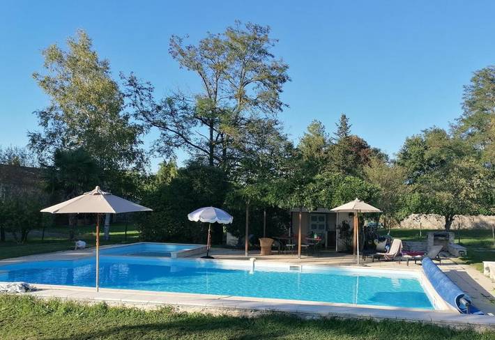 Location de vacances pour 5 personnes, avec piscine ainsi que vue et jardin, adapté aux familles à Saint-Ciers-sur-Bonnieure
