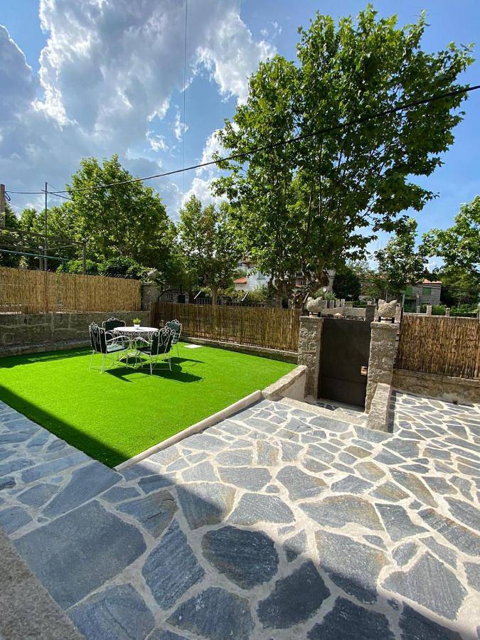 Location de vacances pour 6 personnes, avec Balcon et Terrasse ainsi que Jardin et Vue à Las Navas del Marqués