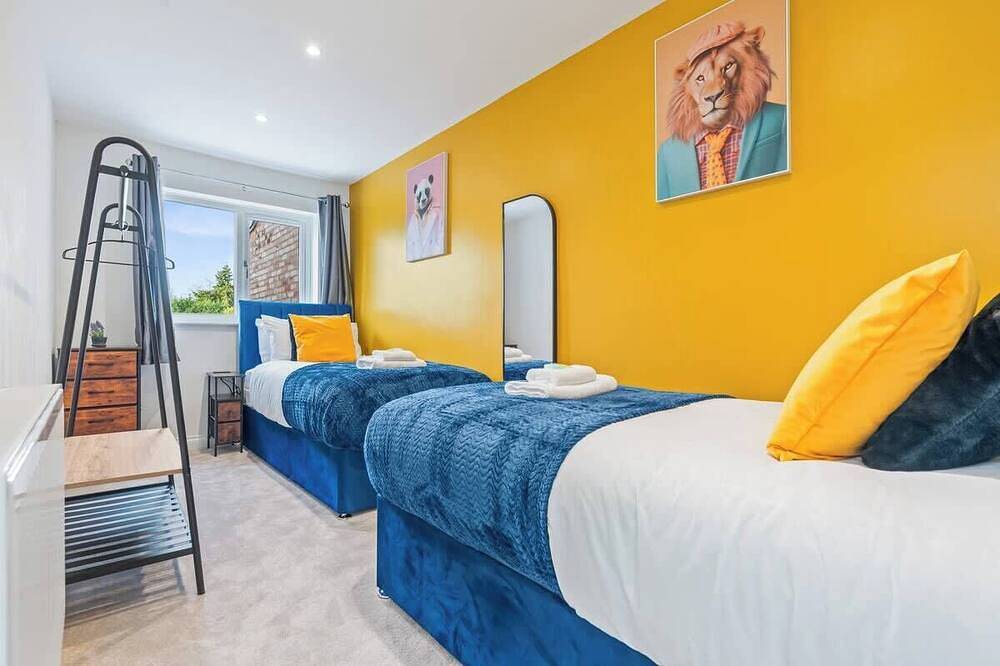Dunchurch Home|Free Parking|Contractors & Families in Dunchurch, Warwickshire
