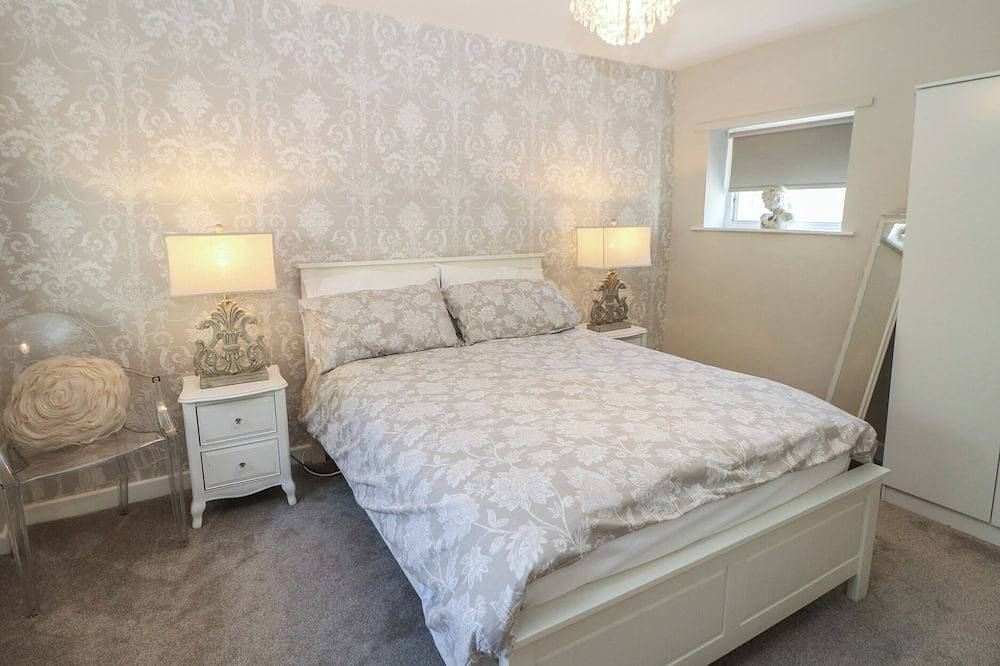 Lake Side Cottage, pet friendly, with a garden in Wakefield in Wakefield, Westliches Yorkshire