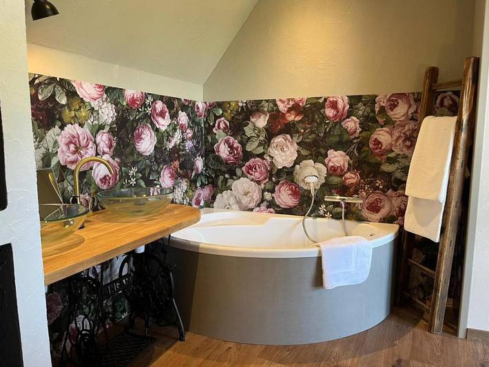 Location de vacances pour 6 personnes, avec jardin ainsi que sauna et jacuzzi, adapté aux familles à Saint-Étienne-en-Coglès - 4