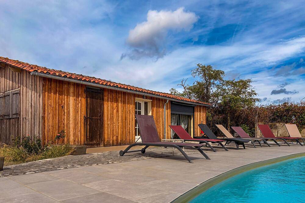 Entouré de Nature : Domaine Privé avec Maison, Lofts, Piscine, Étang pour Pêche, Terrasses et Confort Total in Bélâbre, Le Blanc und Umgebung